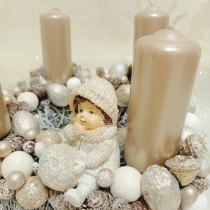 Arany fehér adventi koszorú termésekkel   kerámia gyerek figurávaln - karácsony - adventi díszek - adventi koszorú - Meska.hu