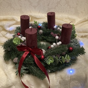 Bordó zöld adventi koszorú élethű műfenyőből - Meska.hu