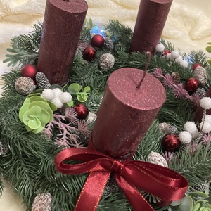 Bordó zöld adventi koszorú élethű műfenyőből - karácsony - adventi díszek - adventi koszorú - Meska.hu