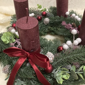 Bordó zöld adventi koszorú élethű műfenyőből - karácsony - adventi díszek - adventi koszorú - Meska.hu