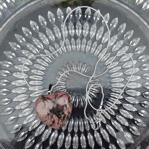 Rodonit szívecskés nyaklánc - ékszer - nyaklánc - hosszú nyaklánc - Meska.hu