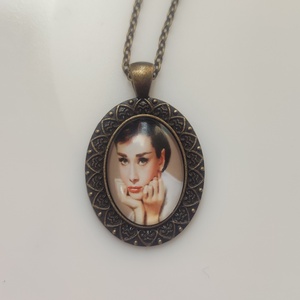 Audrey Hepburn bronz színű nyaklánc, Ékszer, Nyaklánc, Medálos nyaklánc, Ékszerkészítés, MESKA