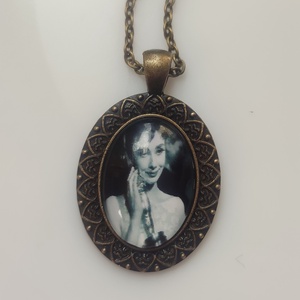 Audrey Hepburn bronz színű nyaklánc, Ékszer, Nyaklánc, Medálos nyaklánc, Ékszerkészítés, MESKA