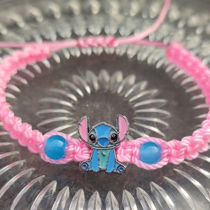 Rózsaszín Stitch makramé karkötő, Ékszer, Karkötő, Fonott karkötő, Ékszerkészítés, MESKA