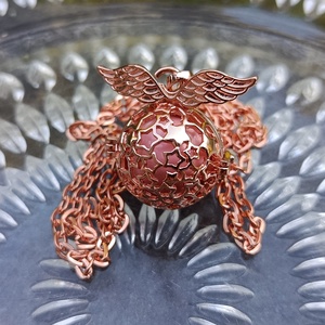 Rózsaszín rosegold angyalhívó nyaklánc angyalszárnnyal - Meska.hu