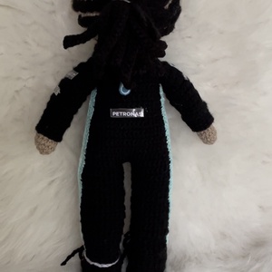 Lewis Hamilton F1 pilóta - játék & sport - plüssállat & játékfigura - ember - Meska.hu