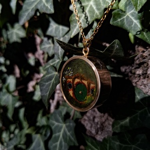 Hobbit, Gyűrük Ura ihlette kézzel készült epoxy gyanta, réz nyaklánc - ékszer - nyaklánc - medálos nyaklánc - Meska.hu