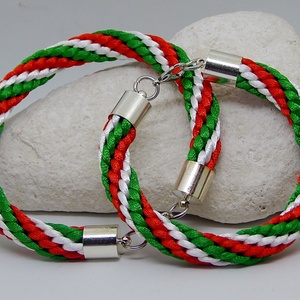 Piros- fehér- zöld fonott karkötő -  - Meska.hu