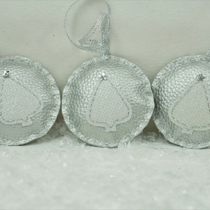 Karácsonyfadíszek  textilbőrből - karácsony - karácsonyi lakásdekoráció - karácsonyfadíszek - Meska.hu