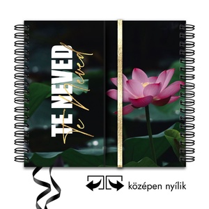 Aranyozott Lótuszvirág 2025 Határidőnapló / Produktivitásnapló Névre Szóló Borítóval + DÍSZDOBOZ + AJÁNDÉK - 01, Otthon & Életmód, Papír, írószer, Naptár & Tervező, Fotó, grafika, rajz, illusztráció, Könyvkötés, MESKA