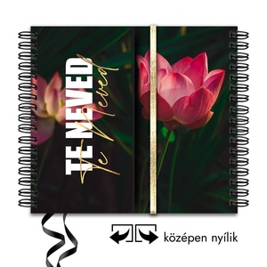Aranyozott Lótuszvirág 2025 Határidőnapló / Produktivitásnapló Névre Szóló Borítóval + DÍSZDOBOZ + AJÁNDÉK - 04, Otthon & Életmód, Papír, írószer, Naptár & Tervező, Fotó, grafika, rajz, illusztráció, Könyvkötés, MESKA