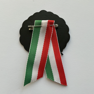 Kokárda - Magyar huszár népviseletben - Kitűző nemzeti színű szalaggal - ékszer - kitűző és bross - Meska.hu