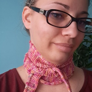 Kézzel kötött, egyedi nyakbavaló � vékony gyapjúból - ruha & divat - sál, sapka, kendő - kendő - Meska.hu