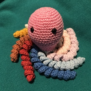 Korip- Amigurumi horgolt polip kislányos színben - Meska.hu