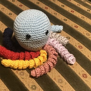 Korip- Amigurumi horgolt polip kisfiús színben - játék & sport - baba & babaház - baba - Meska.hu