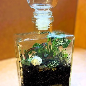 Parfümös üvegben - 2 dl-es önfenntartó florárium - otthon & életmód - dekoráció - asztal és polc dekoráció - florárium, terrárium - Meska.hu