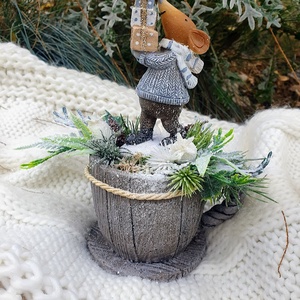 Karácsonyi havas cement bögre egérkével 16 x 14 x 14 cm Fülöp Ünnepe - karácsony - adventi díszek - adventi gyertyadíszek és koszorúdíszek - Meska.hu