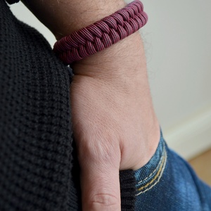 VÖRÖS ÉS FEKETE paracord karkötő - ékszer - karkötő - fonott karkötő - Meska.hu