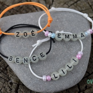 Foszforeszkáló MANÓkarkötő  (neves gyerek karkötők) (1 db) - ékszer - karkötő - gyöngyös karkötő - Meska.hu