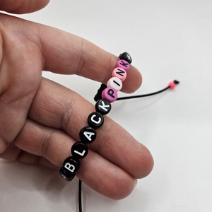 BLACK PINK (neves karkötő) - ékszer - karkötő - gyöngyös karkötő - Meska.hu