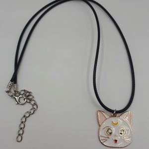 Fehér cicás nyaklánc (Sailor Moon) 1 db - ékszer - nyaklánc - medálos nyaklánc - Meska.hu