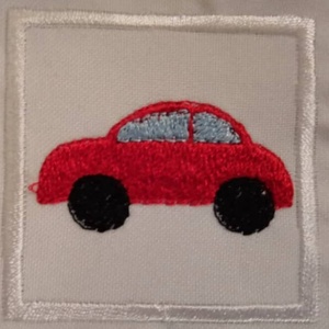 Piros autó felvarrható, hímzett ovis jel több méretben, Játék & Sport, Ovis felszerelés, Óvodai jelek, Varrás, Hímzés, MESKA