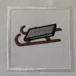 Szánkó felvarrható, hímzett ovis jel több méretben, Játék & Sport, Ovis felszerelés, Óvodai jelek, Varrás, Hímzés, MESKA