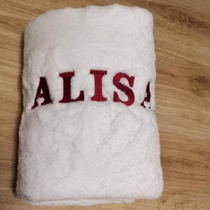 Névvel hímzett Ovis pléd/takaró - Wellsoft (Cosy Fleece) - otthon & életmód - babaszoba, gyerekszoba - Meska.hu