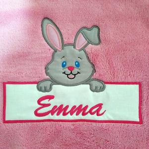 Nyuszis névtáblás hímzett Bébi pléd/takaró - Wellsoft (Cosy Fleece) - otthon & életmód - babaszoba, gyerekszoba - Meska.hu