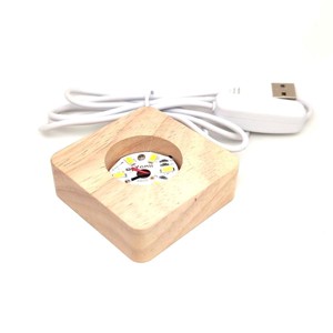 Fa talpas fehér LED négyzet lámpa ásványokhoz 6x6 cm USB csatlakozással - Meska.hu