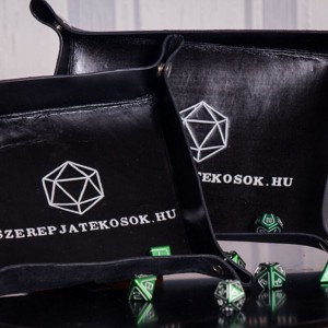 Szerepjatekosok.hu feliratú kockadobó tálca, Játék & Sport, Táblajáték és Kártyajáték, Társasjátékok, Dobókocka, , MESKA
