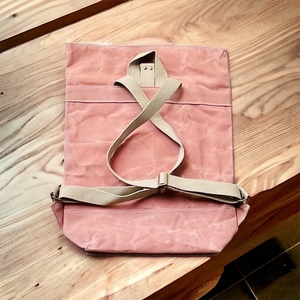 Nagyméretű impregnált vászon roll-top táska magnóliákkal - táska & tok - hátizsák - roll top hátizsák - Meska.hu