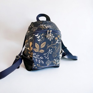 Cuki hátizsák gyönyörű virágmotívummal  - Meska.hu