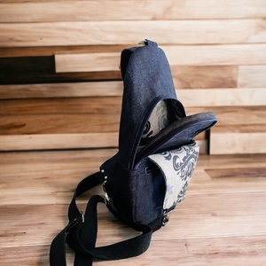 Csepp alakú vagány farmer slingbag - táska & tok - kézitáska & válltáska - tarisznya - Meska.hu