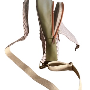 Csepp alakú slingbag - táska & tok - övtáska - Meska.hu