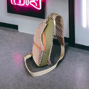 Csepp alakú slingbag - táska & tok - övtáska - Meska.hu