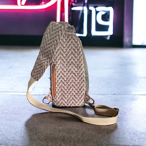 Csepp alakú slingbag - táska & tok - övtáska - Meska.hu