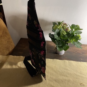 Utazásra, repülőtérre, akár kabát alá felvehető slingbag - táska & tok - kézitáska & válltáska - tarisznya - Meska.hu