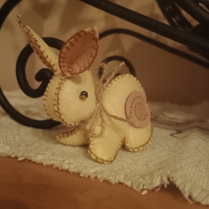 Handmade bézs Húsvéti nyúl - ünnepi díszek, dekorációk - húsvéti díszek és dekorációk - Meska.hu
