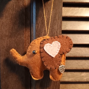 Apró elefánt pár szívecskékkel - otthon & életmód - dekoráció - fali és függő dekoráció - függődísz - Meska.hu