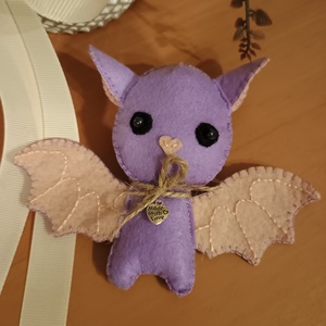 Cuki filc denevér kabala (világos lila), Játék & Sport, Plüssállat & Játékfigura, Denevér, Varrás, MESKA