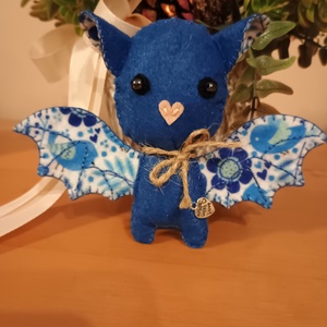 Cuki filc denevér kabala (kék, madár mintás), Játék & Sport, Plüssállat & Játékfigura, Denevér, Varrás, MESKA