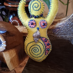 Vénusz figura (sárga, kagylóval) - Meska.hu