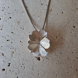 Minimalista virág alakú ezüst ékszerszett - ékszer - ékszerszett - Meska.hu