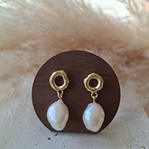 Organikus ezüst fülbevaló tenyésztett gyönggyel - Meska.hu