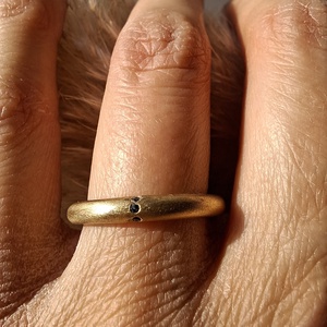 Aranyozott ezüst gyűrű kék zafírral - ékszer - gyűrű - kerek gyűrű - Meska.hu