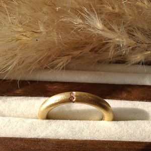 Aranyozott ezüst gyűrű rózsaszín zafírral - Meska.hu