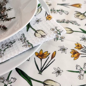 Asztali futó - tavaszi tulipános mintával - nagy méret - Meska.hu