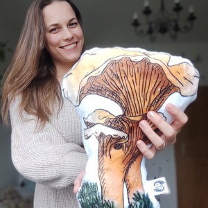 Rókagomba formapárna, Otthon & Életmód, Lakástextil, Párna & Párnahuzat, Forma párna, Varrás, Mindenmás, Gombászok egyik kedvence, a sárga rókagomba.

Puha, ölelhető, símogatható, alvókának is tökéletes.
..., MESKA