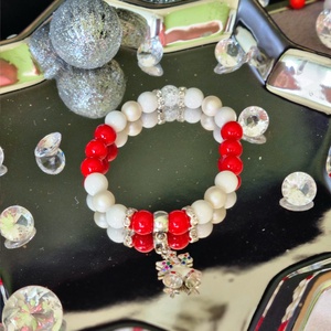 Tejszín jáde, festett piros jáde, kagylógyöngy karkötő , Ékszer, Karkötő, Ásványkarkötő, Ékszerkészítés, MESKA